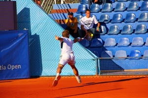 tennis, campo, tennista, terra, rossa, sport, racchetta, pallina, giocatore, blu, sedie, spettatori