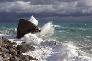 mare, nuvole, onde, scoglio, cielo, scogli, acqua, sassi, onda, spruzzi, tempesta, mosso, scogliera