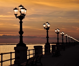 lampioni, mare, tramonto, lungomare, panchine, nuvole, prospettiva, luci