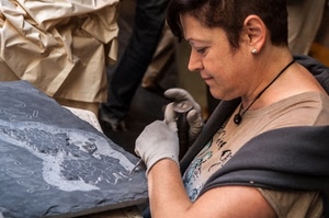guanti, donna, collana, pietra, scalpello, orecchino, scultura, mani, profilo, artigiano, artigianato, scolpire, carta, artista, orecchio