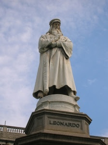 statua, monumento, cielo, marmo, leonardo, nuvole, barba, balaustra, bianco, piedistallo, cappello, azzurro, genio, vinci